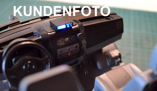 CB-Funkgerät mit blauem Display